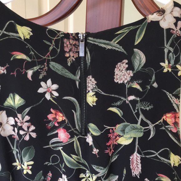 Sleeveless floral flowy dress - Picture 4 of 6